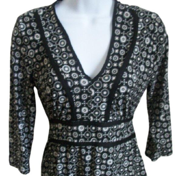 3/4 Sleeve Black and White Stretch Top Small